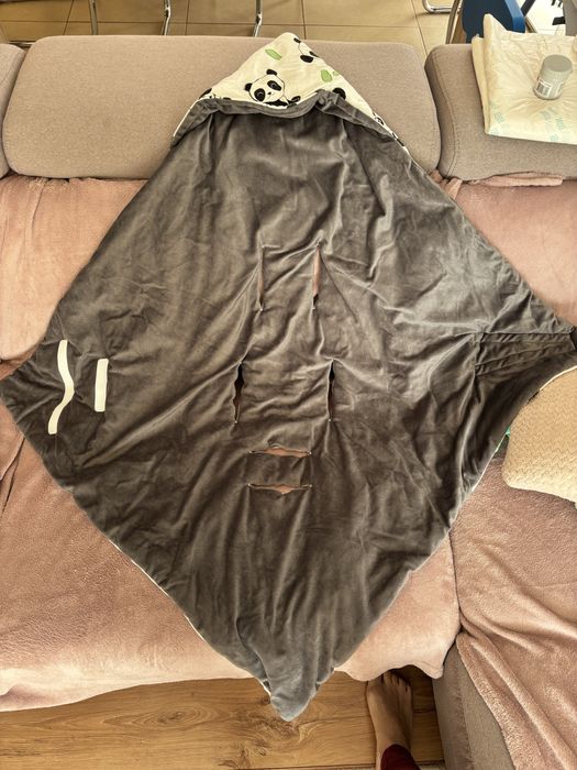 Păturică de pentru scaun auto cu glugă și urechi