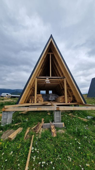Cabană A-Frame la roșu în Apuseni (Horea) + Teren 1300 mp, utilități incluse