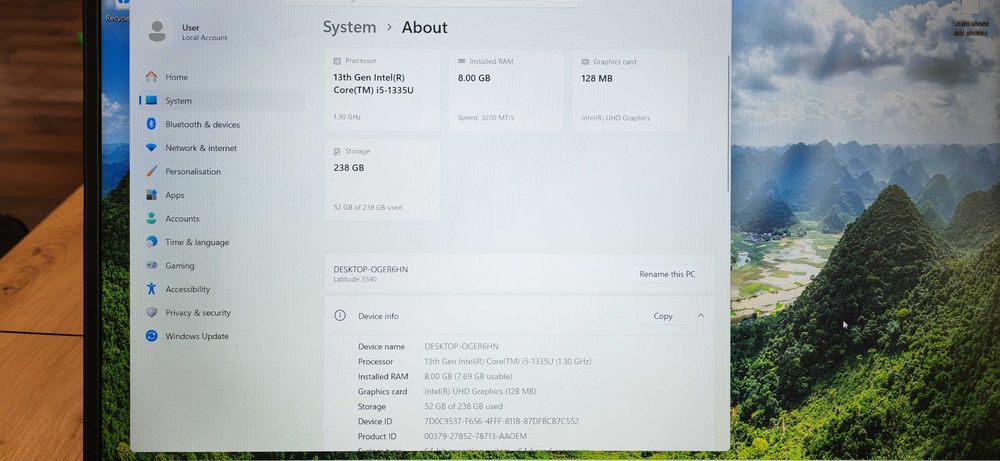 Мощен лаптоп Dell Latitude 3540 с 10-ядрен Core i5-1335U и 15.6'' FHD 8GB DDR4/256 GB SSD 54Wh Windows 11, без Web камера