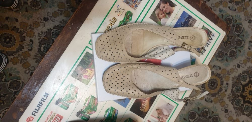 Босоножки 4 пары кожа 39 -41 размер