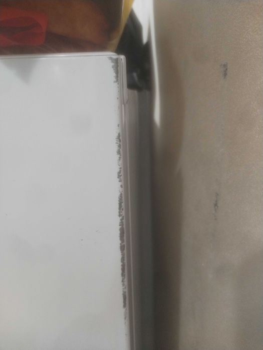 Хладилника работи перфектно спешно се продава заради заиманва в чужбин