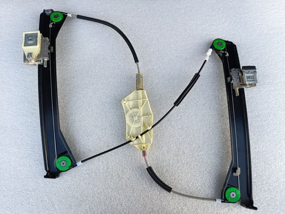 Macara geam usa dreapta fata pasager Volkswagen Scirocco 1K8837402P