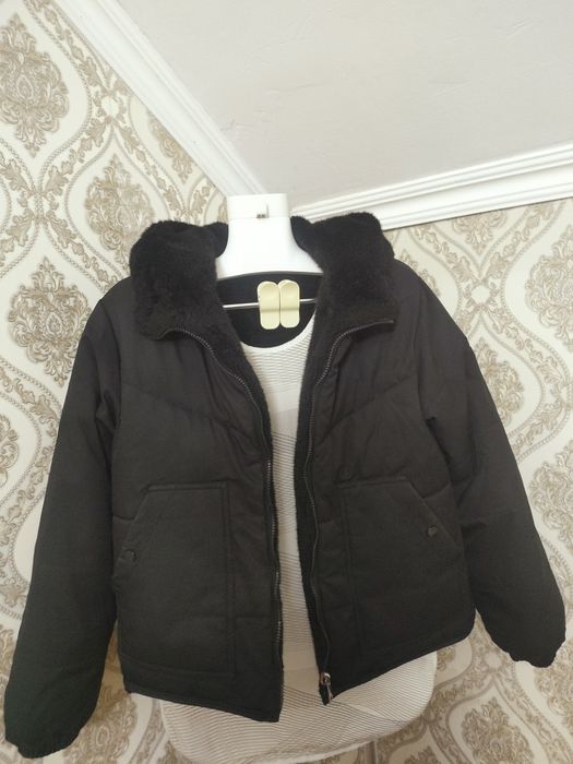 продам зимнию ккртку для девочки