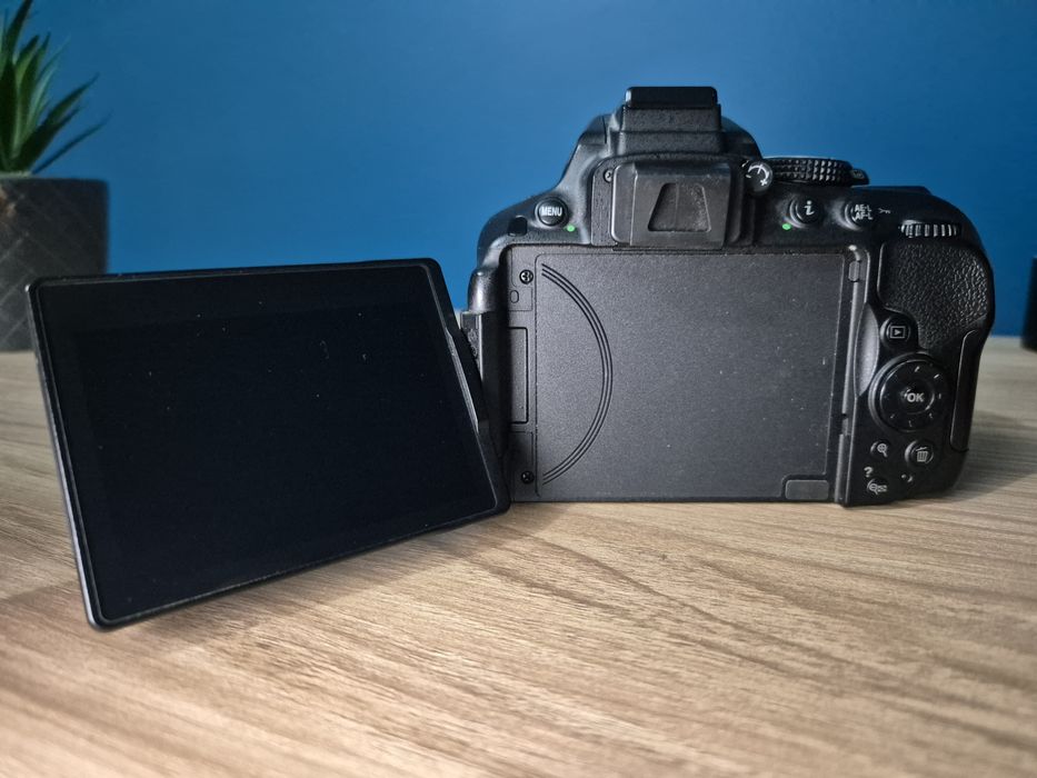 Фотоапарат Nikon D5300 DSLR + Nikkor 18-55mm