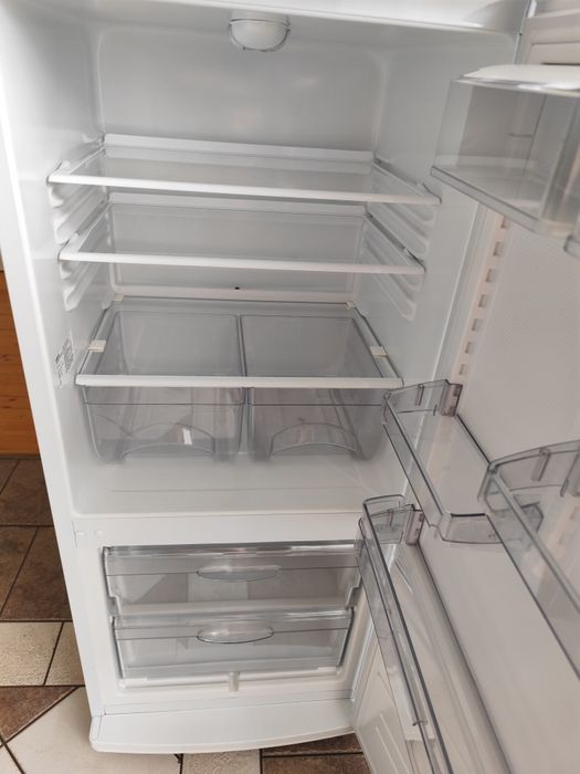 Продам холодильник Атлант