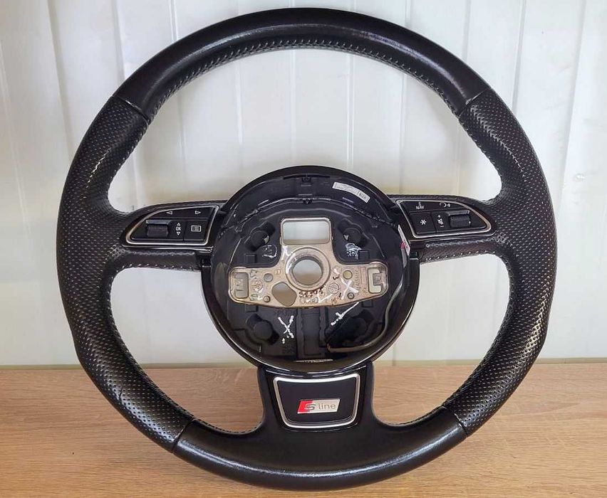 Продавам уникален кожен мулти волан за Audi A4 A5 2011 - 2015