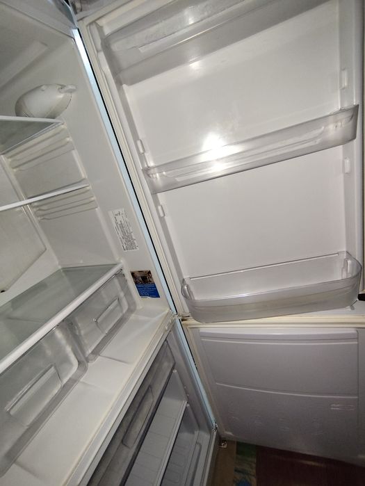 Срочно! Продам холодильник INDESIT!