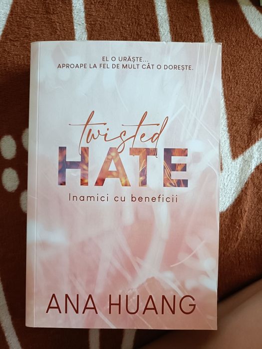 Seria Twisted-Ana Huang
