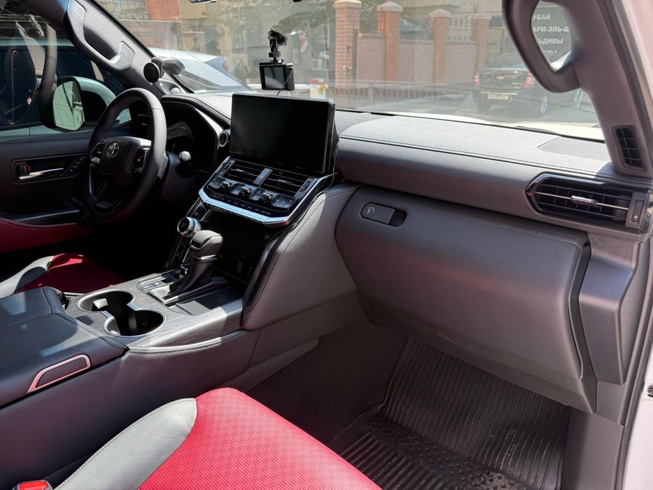 Toyota Land Cruiser 300