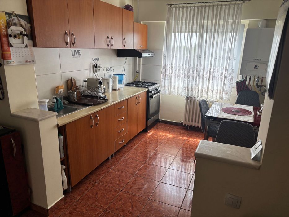 Vand apartament 3 camere zona Careiului