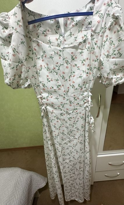 Продам женские платья