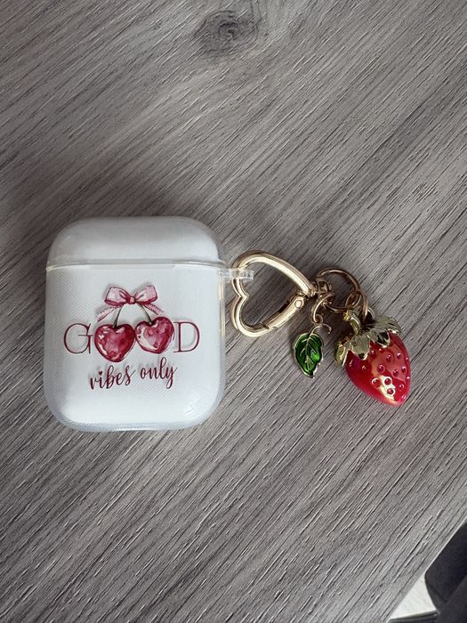 Airpods чисто нови кейсове