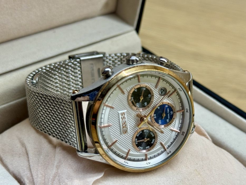 Продавам Часовник Exess, не е носен