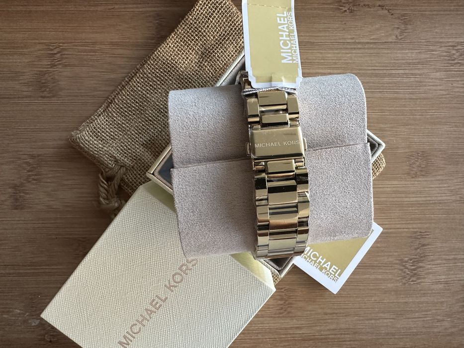 Ceas MICHAEL KORS Lady Oversized Raquel Pavé Gold-Tone Watch MK7398