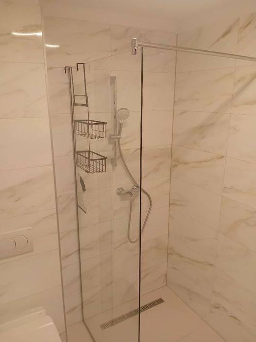 Închiriez apartament 3 camere(penthouse)