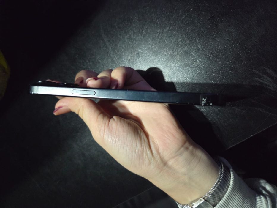 Iphone 15 с документами