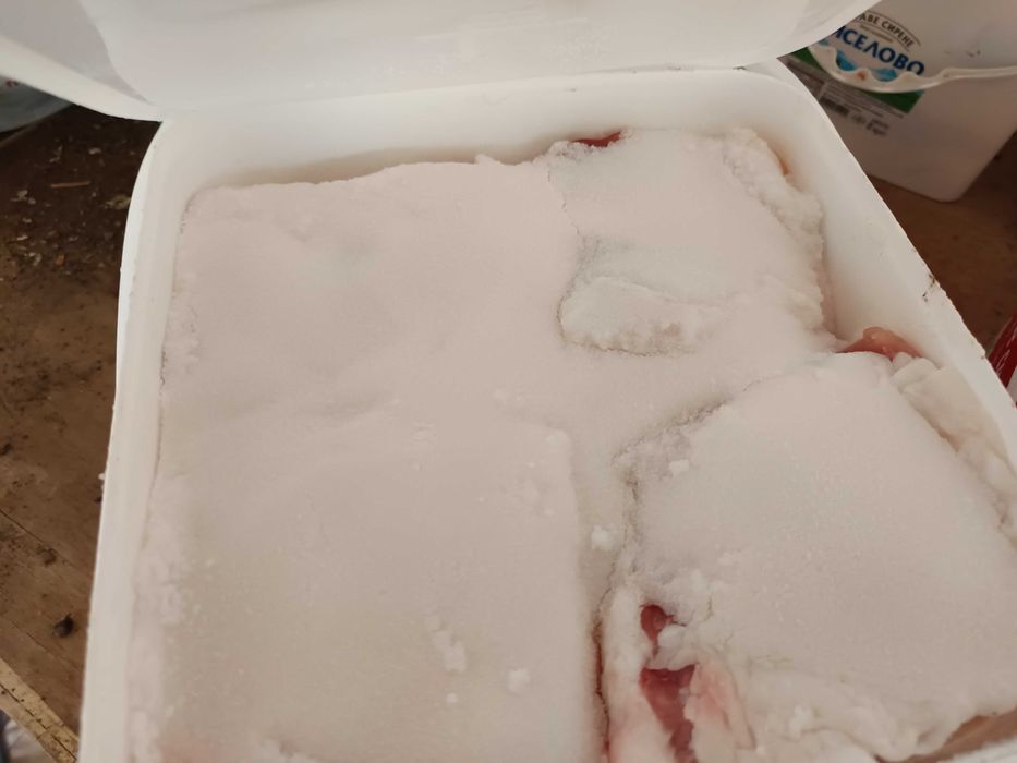 Продавам сланина 10 лева килограма имам 5 кофи по 8-10 килограма