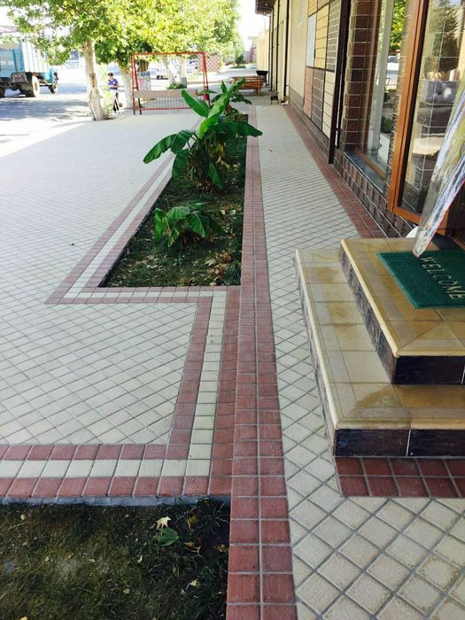 Кабанчик и брусчатка