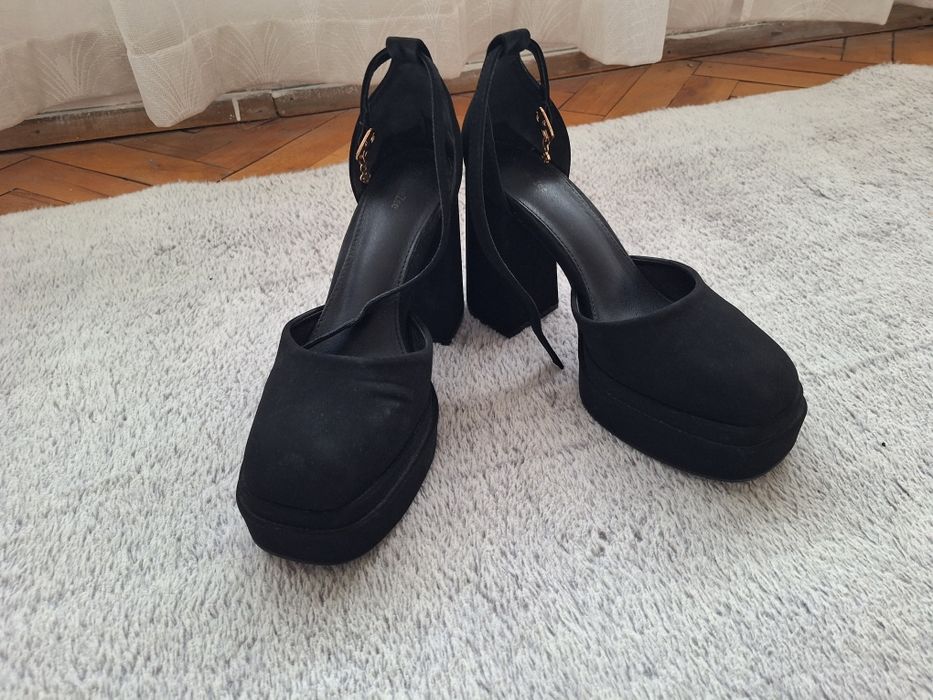 Сандали на висок ток DeeZee номер 38