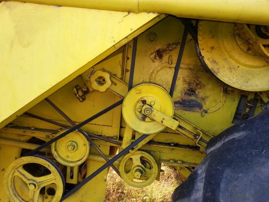 Dezmembrez Combina New Holland m140