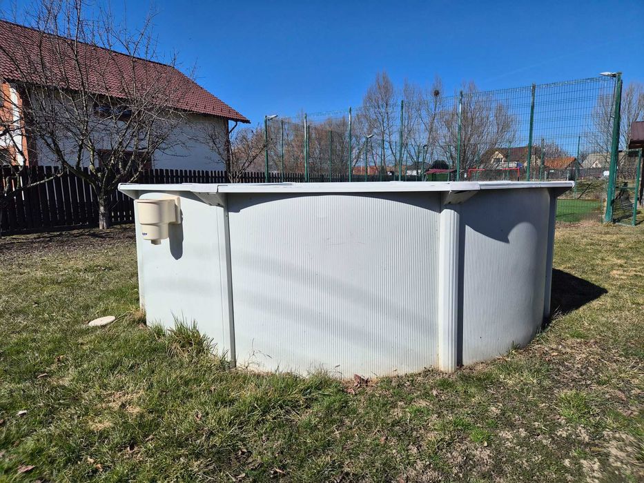Vând piscina structura metalica