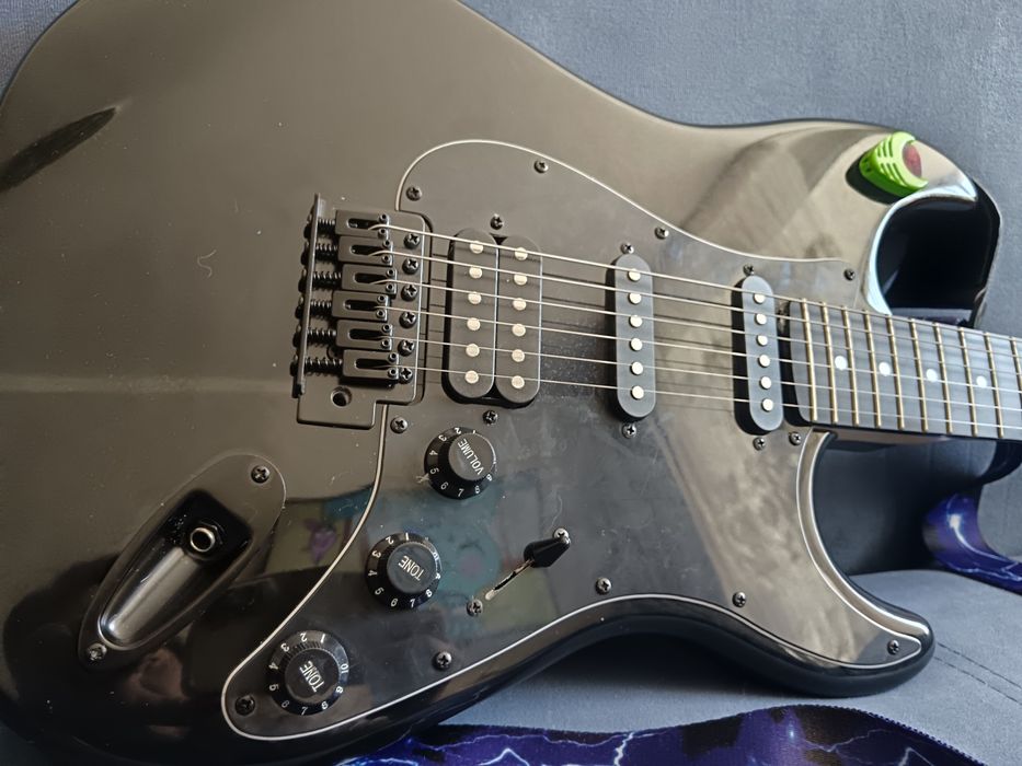 Электрогитара продам