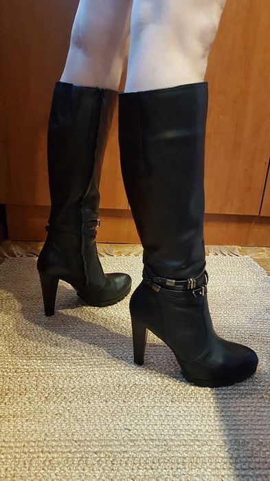 Продавам дамски ботуши с висок ток 10 см.Естесвена кожа!