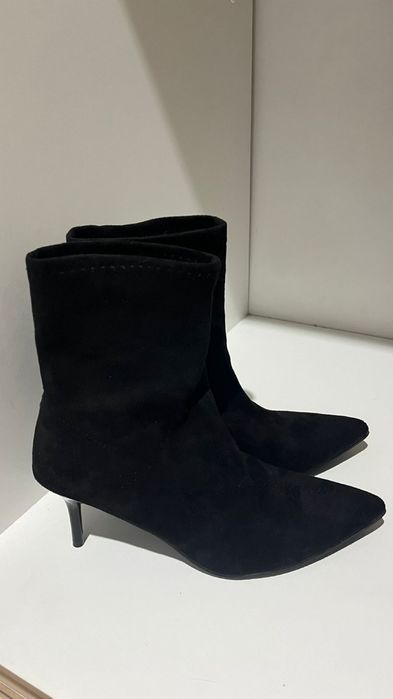 Продаются новые ботильоны