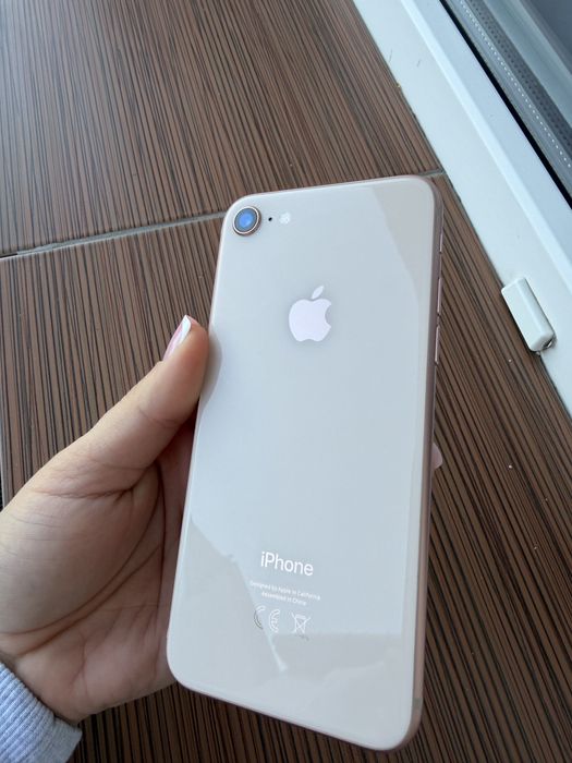 Vand iPhone 8 roz