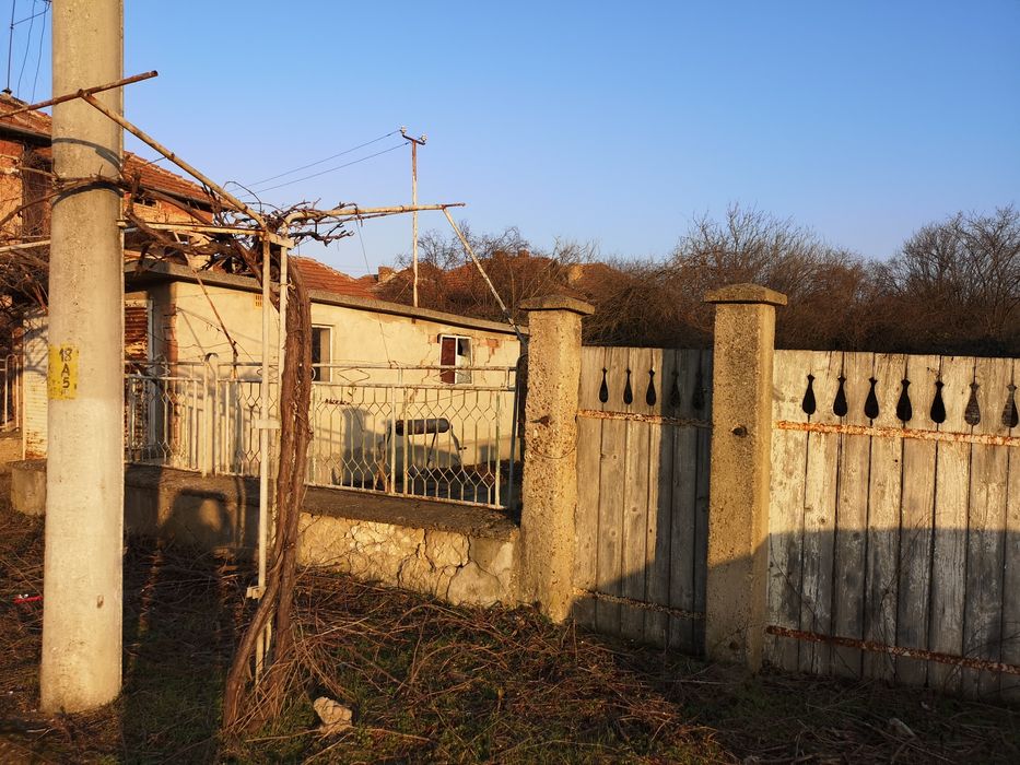 Продава се Къща в с. Комарево, Област Плевен - 164 кв.м за 93 €/кв.м - Снимка #2