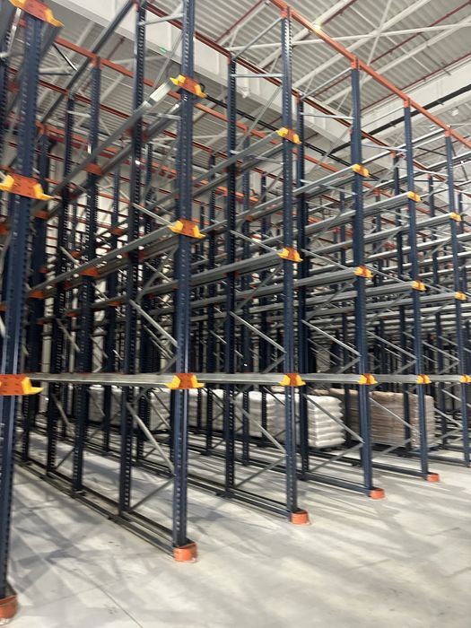 Lichidare de stoc la rafturi pentru depozitare industrială