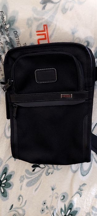 Продам сумку через  плечо tumi