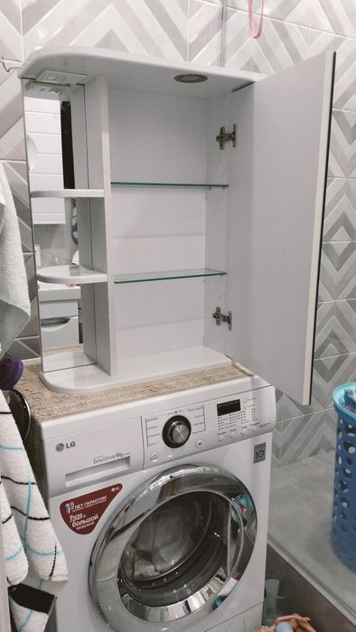 Продам зеркало шкаф для ванной