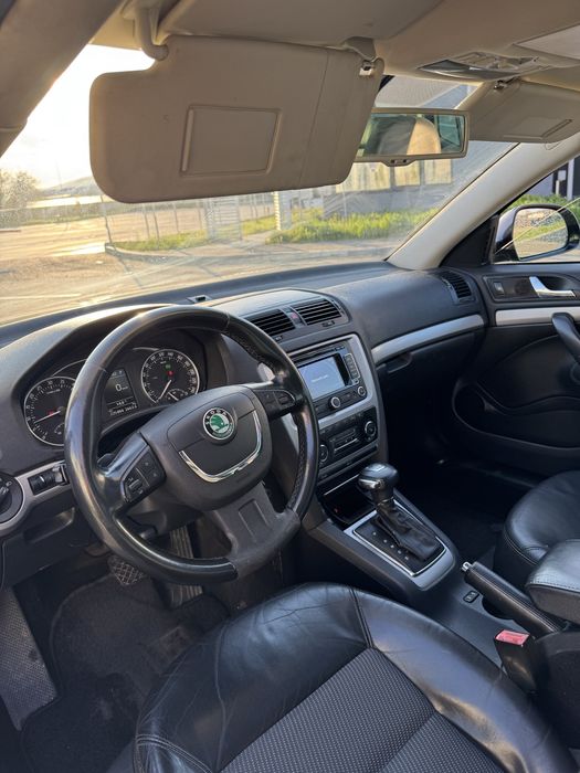 Skoda Octavia 2012 / 2.0TDI / 140cp / Trapa / Piele / Comenzi Volan /