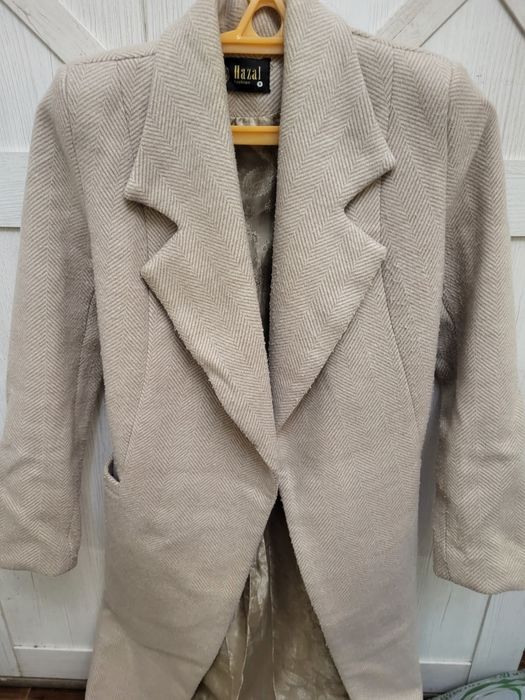 Пальто бежевое женское