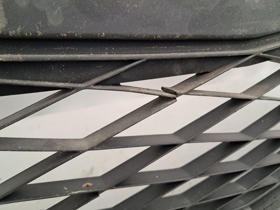 Централна решетка грил  Mazda 5