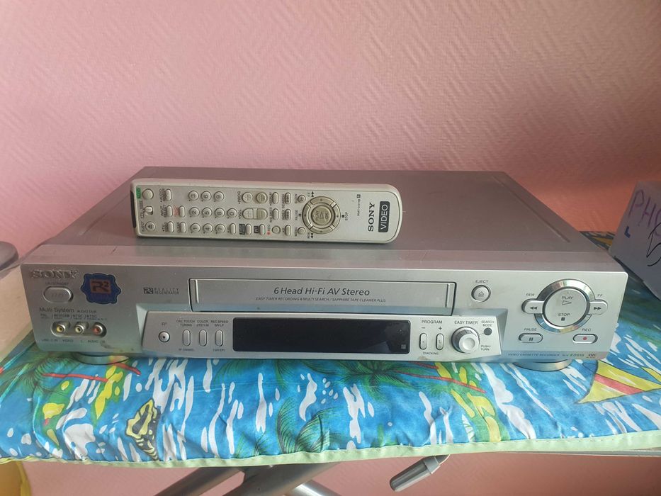Стереофонический видеомагнитофон класса HiFi