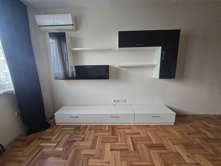 Хилна секция черно и бяло