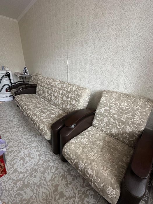 Гостиный диван с креслом