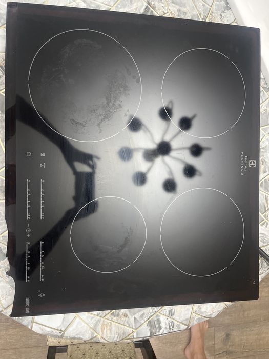 Продам индукционную варочную поверхность