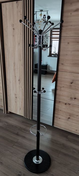 Cuier cu talpă din marmură.