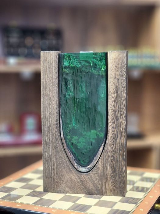 Стильная декоративная ваза для оформления интерьера
940 г · 10 см · 10