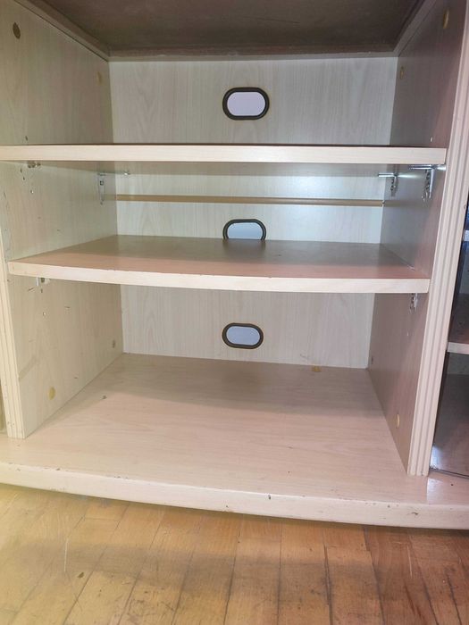 Продавам запазена TV-DVD-HiFi масичка + подарък