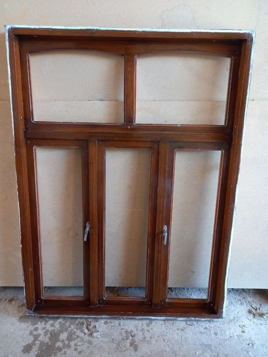 Deraza va eshik sotiladi