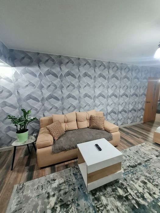 Посуточно 1 ком .кв в 6 мкр , есть бойлер , интернет.