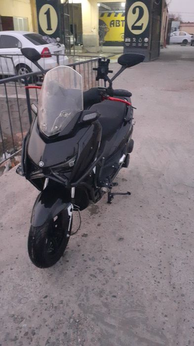 Скутер Aventus .