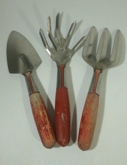 3 ретро градински инструмента