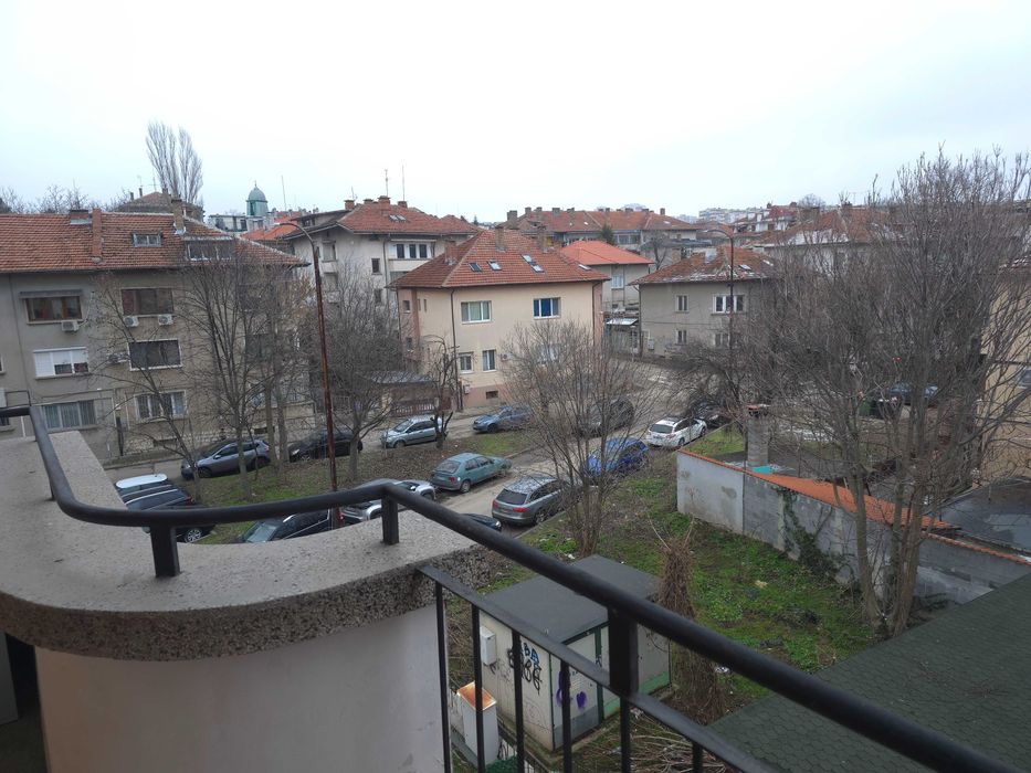 Дава се под наем Тристаен апартамент в Плевен, Идеален център - 120 кв.м за 598.23 € - Снимка #9