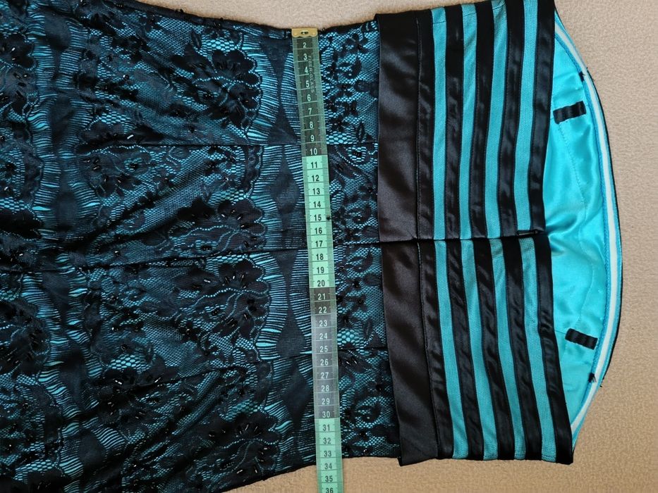 Тюркозена рокля с Черна дантела за парти