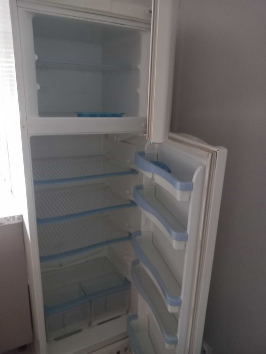 Хладилник Indesit с хладилна камера